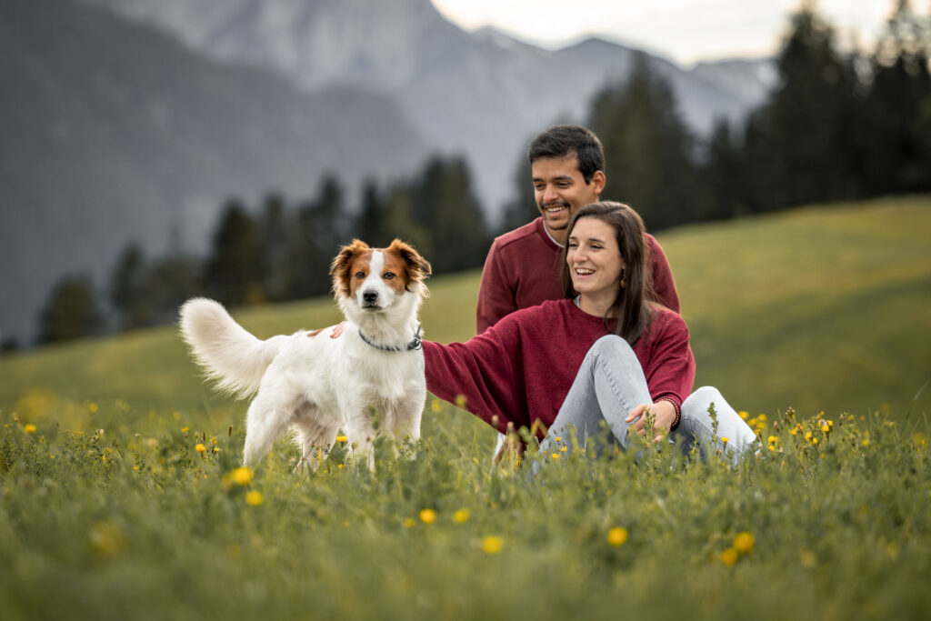 Picture of Naty Lizzy with husband and their dog.