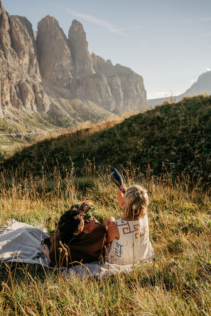 Couple on picnic in mountain landscape