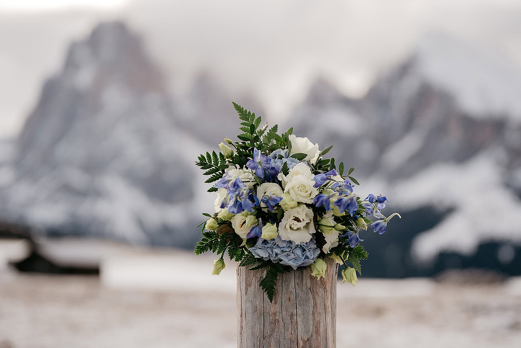 Bouquet with mountains in background