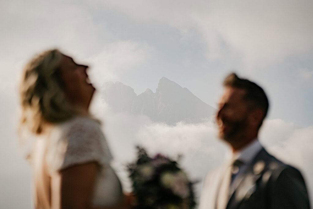 Blurry couple with mountains in the background