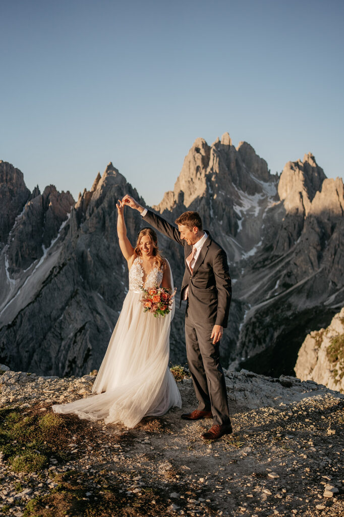 Wedding couple celebrating in mountain landscape.