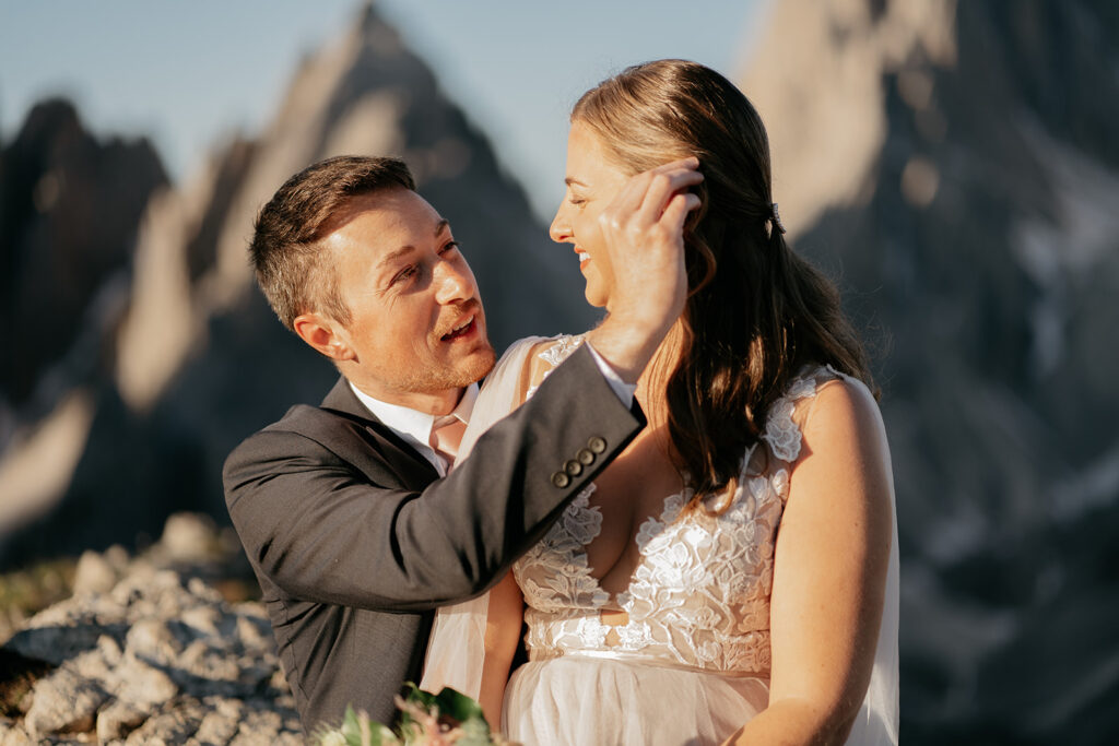 Couple embraces in mountain setting.