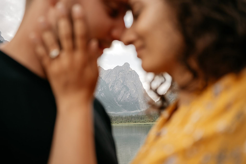 Couple embracing with mountain in background.