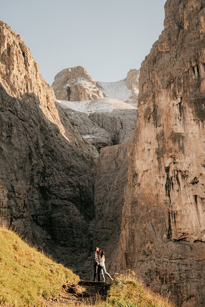 Couple embraces in scenic mountain pass