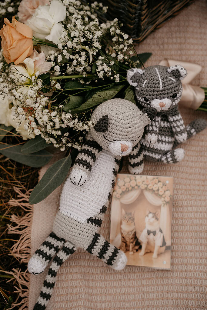 Crocheted cats with flowers and cat photo